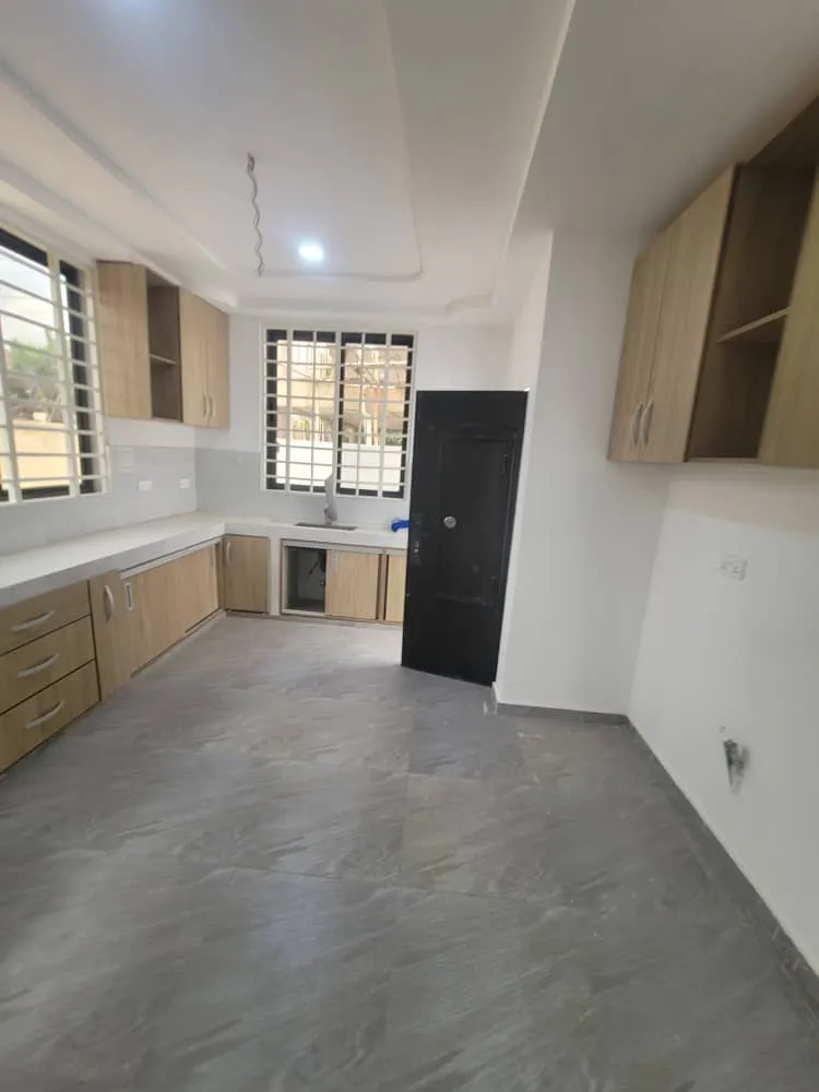 Contemporary 2-Bedroom Townhomes — Tema
