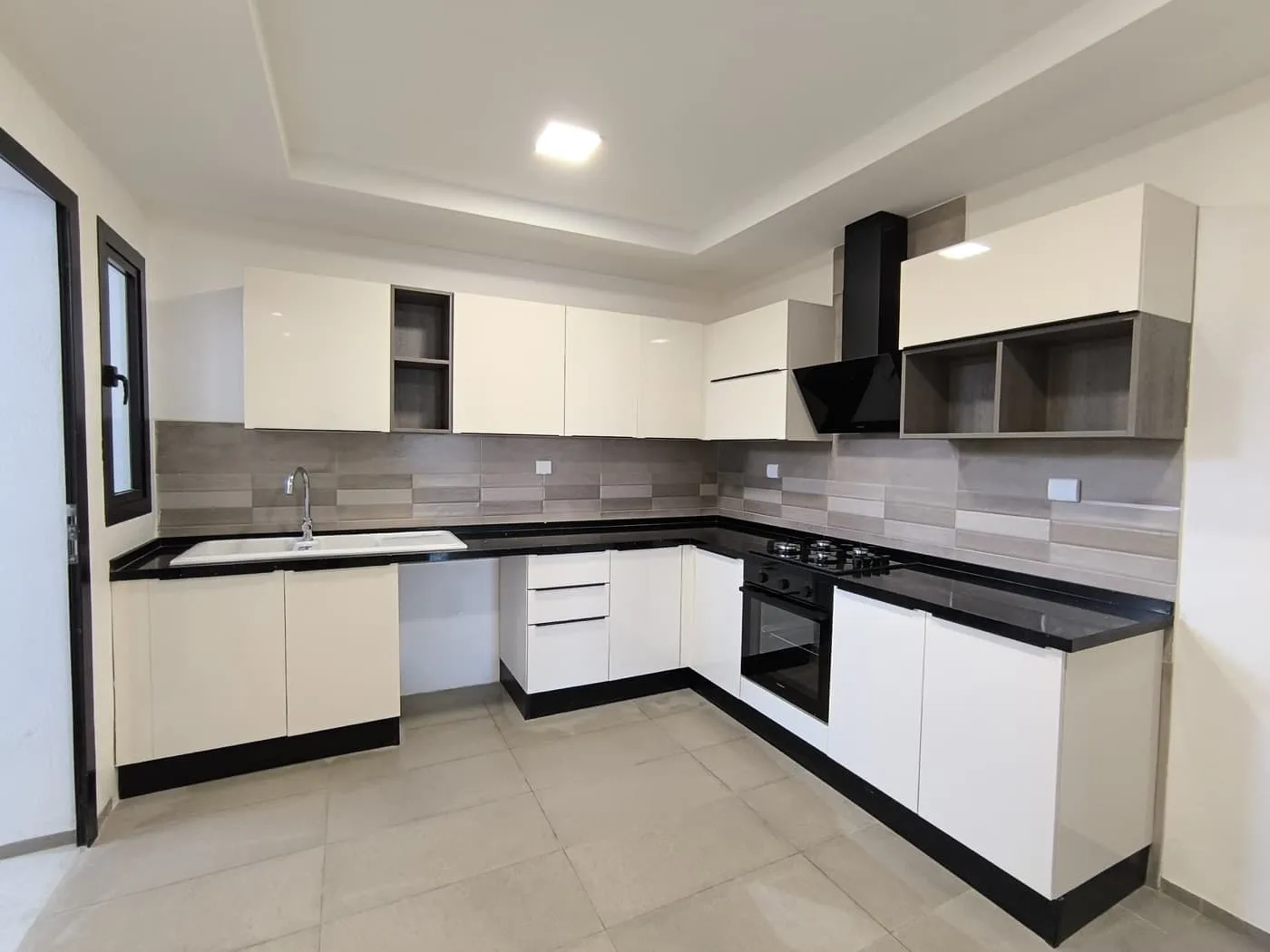 Omrane 16 Residence — Fitted kitchen
