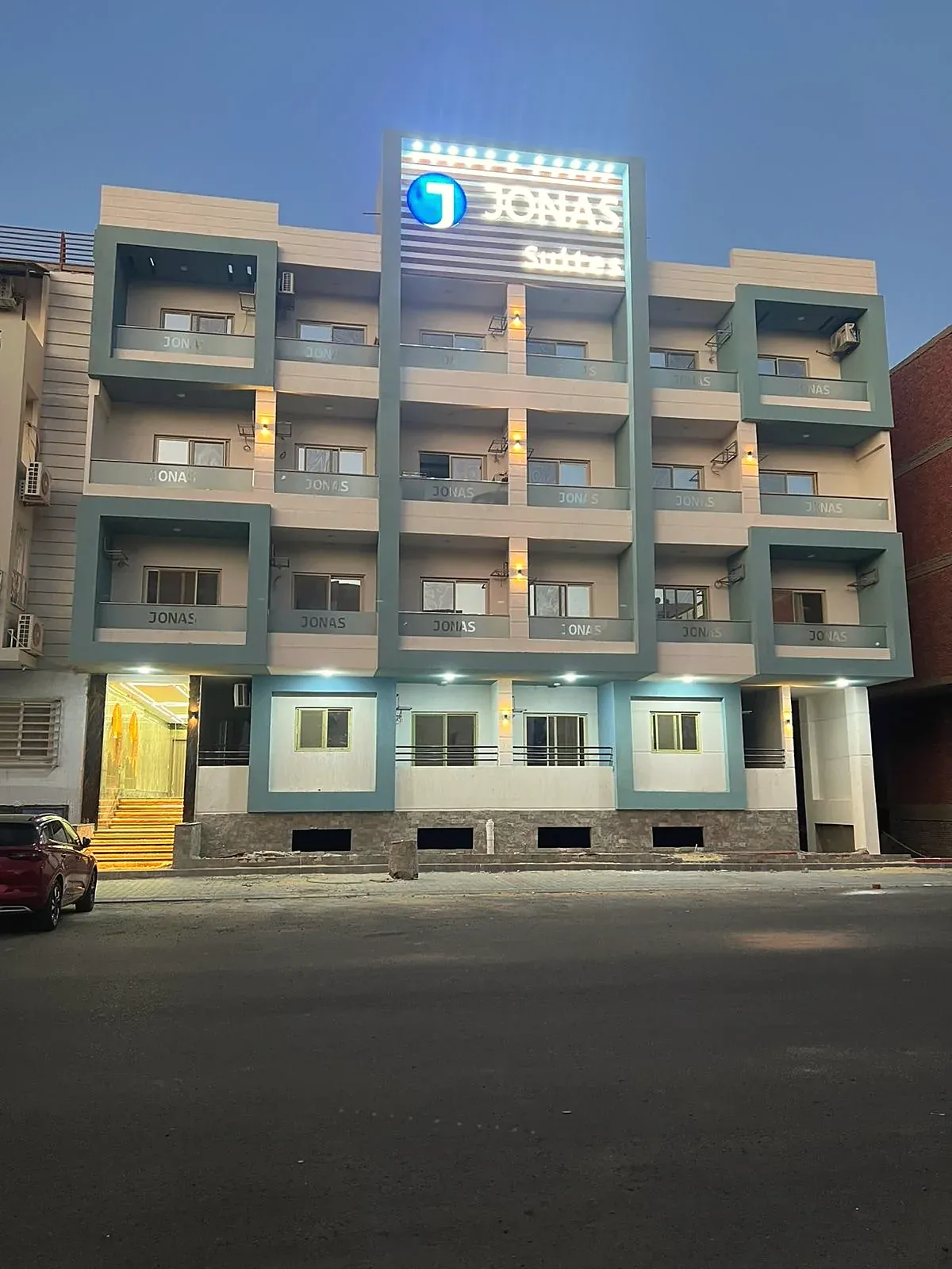 Jonas Suites
