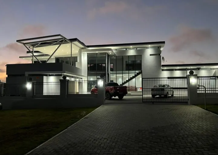 House Moketsi