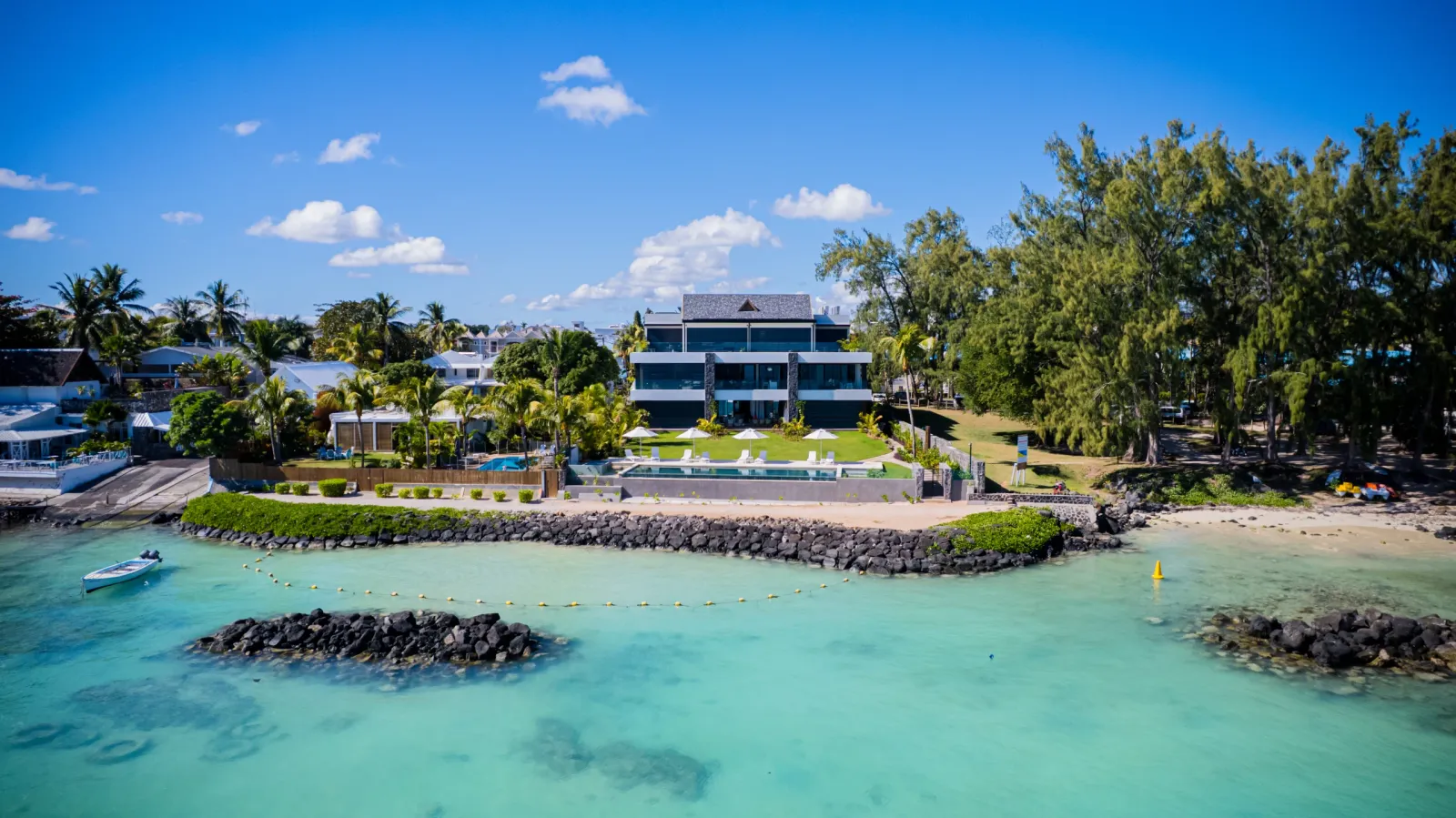 Serenity Beach — Trou aux Biches