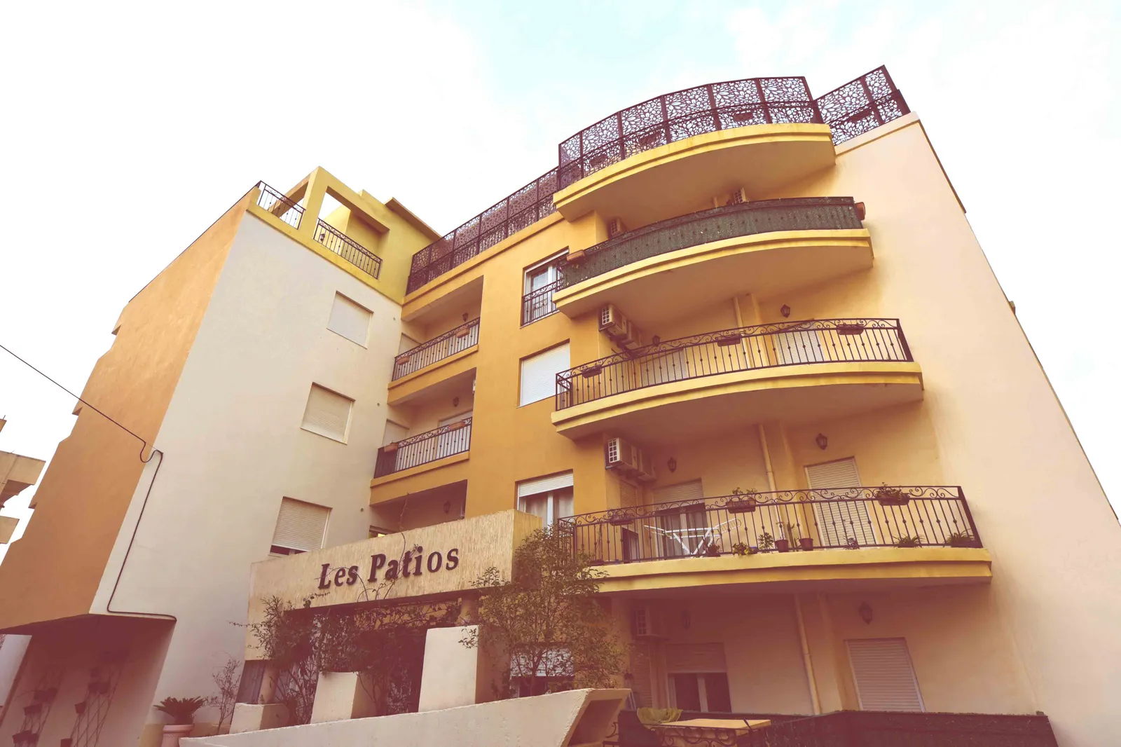 Les Patios — El Achour