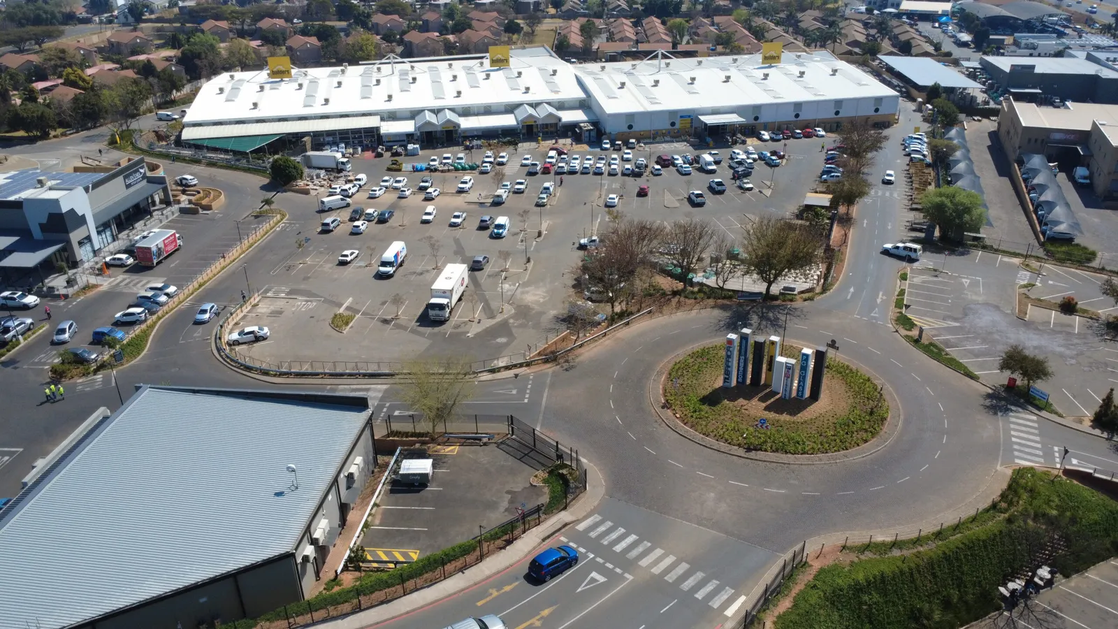 Allen's Nek Retail Park — Roodepoort