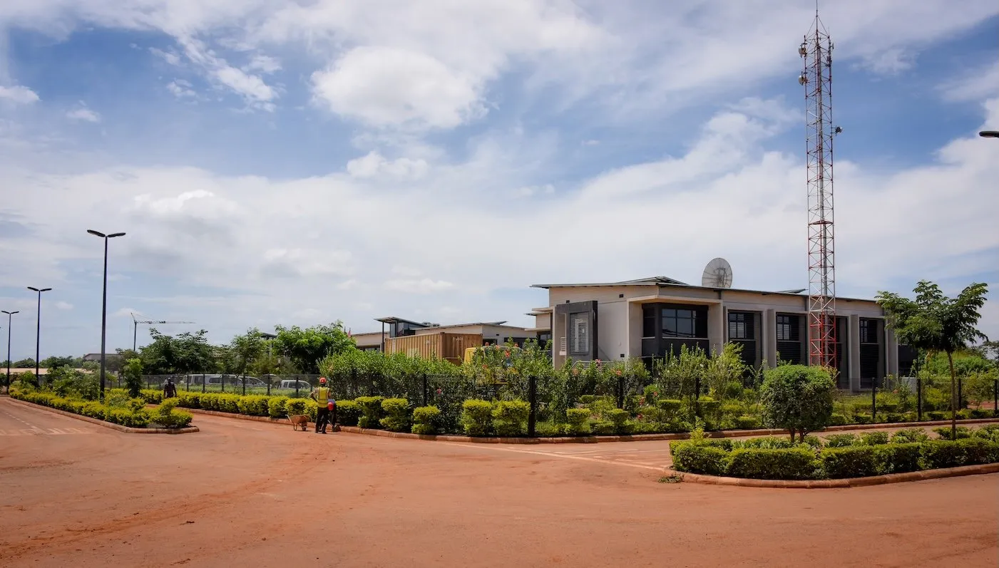 Luano City Offices 03.jpg