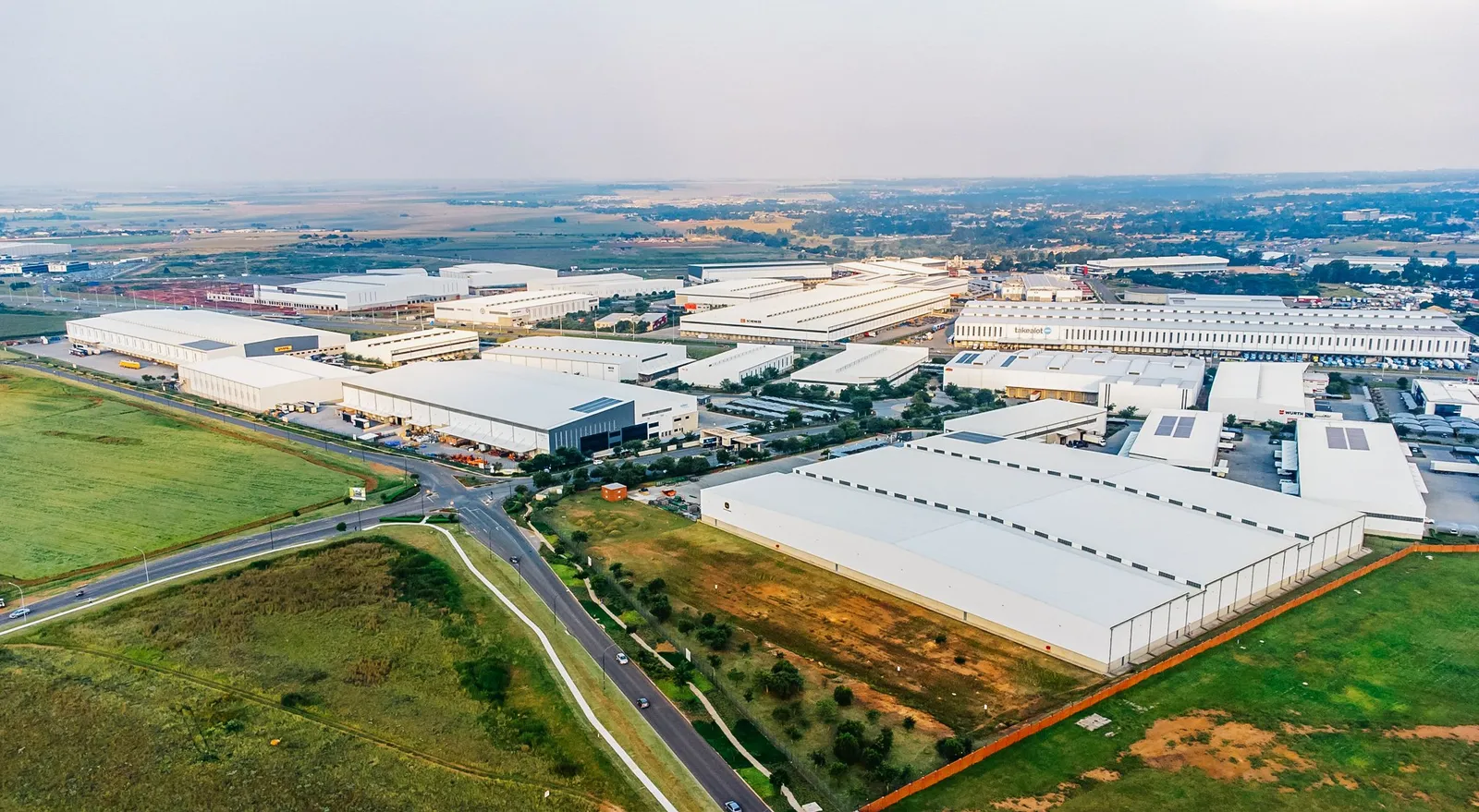 Plumbago is South Africas largest and biggest logistics park in South Africa. Secure, largest, biggest, industrial and logistics, property, warehouse, biggest logistics park in Africa, South Africa’s Leading Logistics and Distribution Hub
