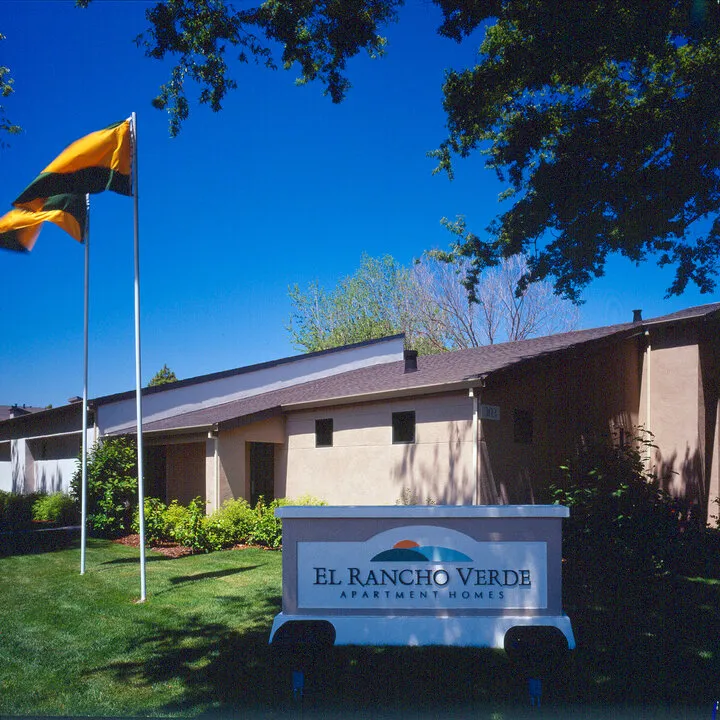 El Rancho Verde Apartments — San Jose