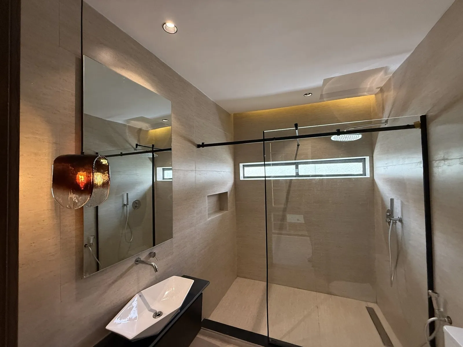 4 Bedroom Contemporary Bungalow photo 8