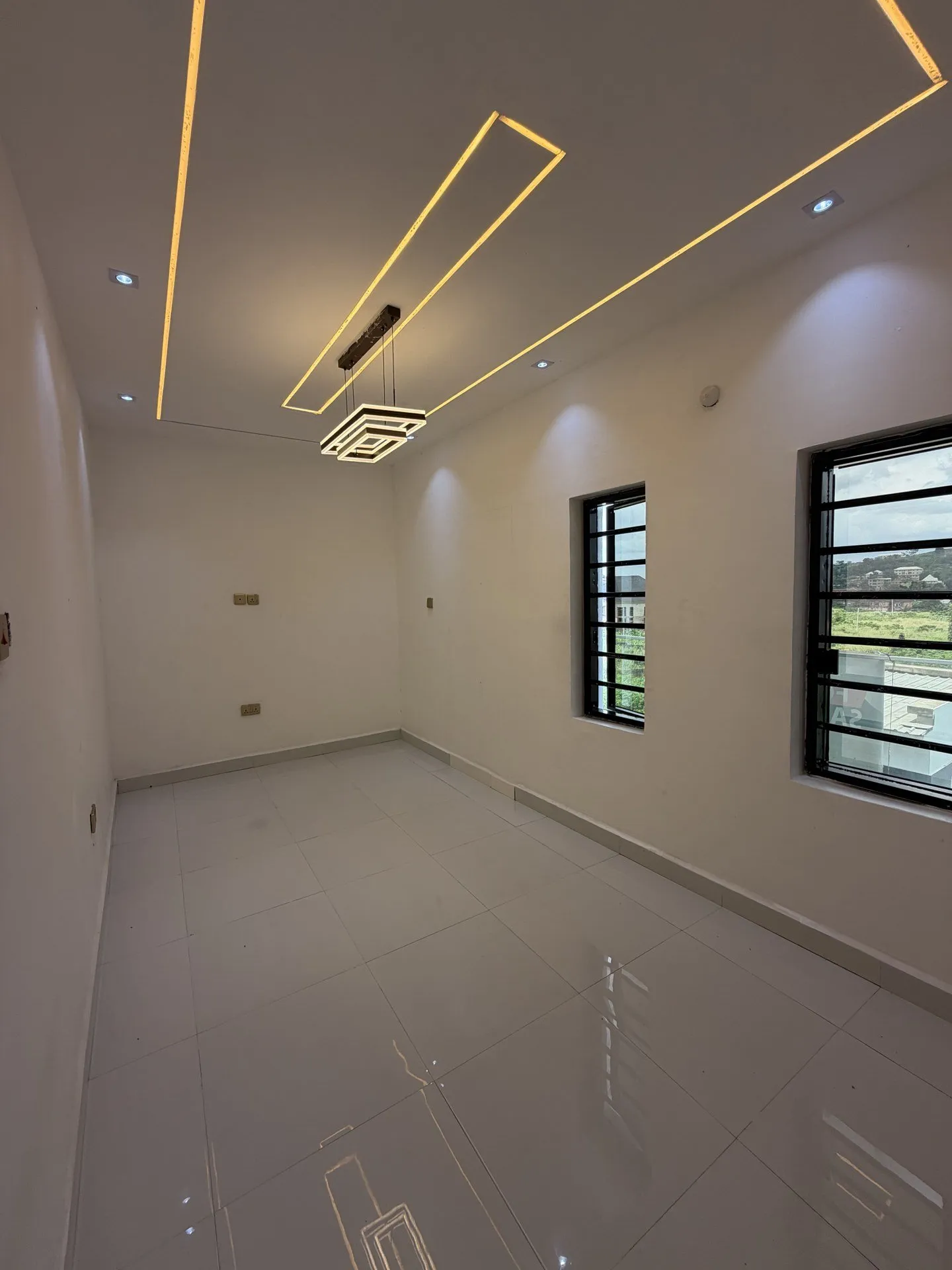 Affordable 4-bedroom Duplex with Gatehouse photo 5