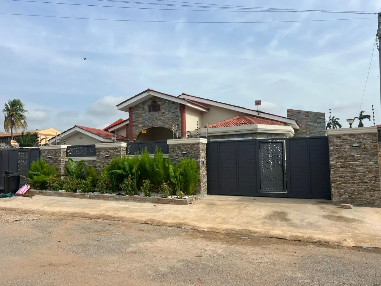 5 Bedroom Semi-Finished House — Tema
