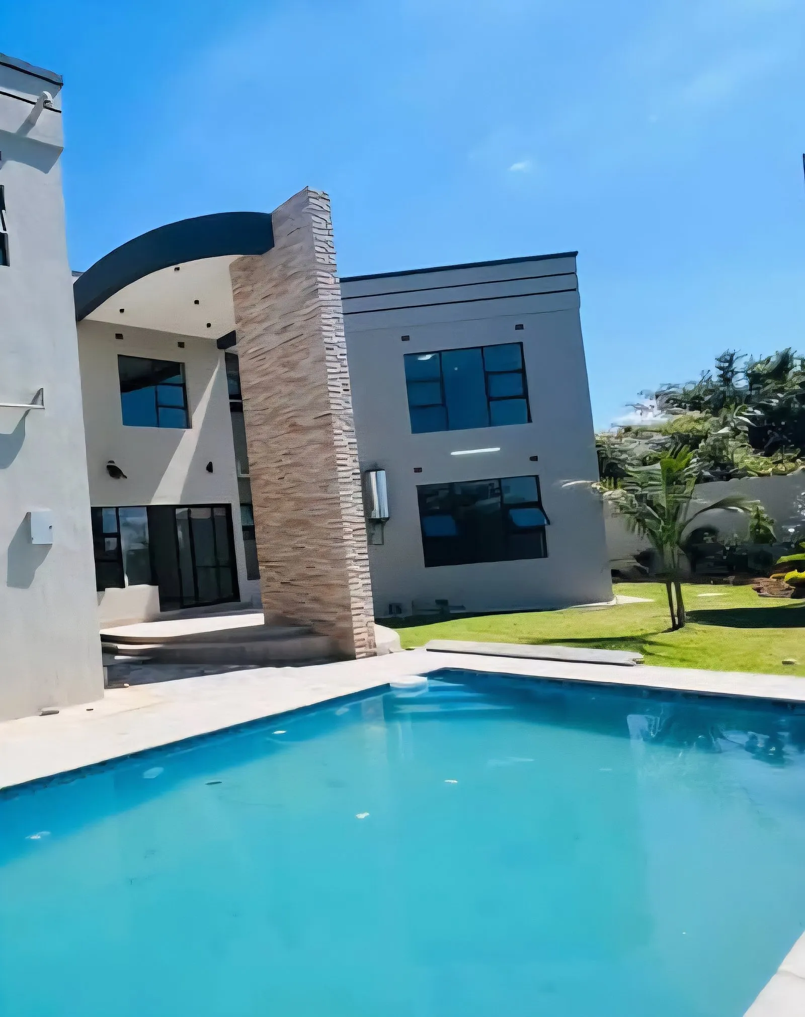 Luxurious mansion for sale in kigo — Kampala