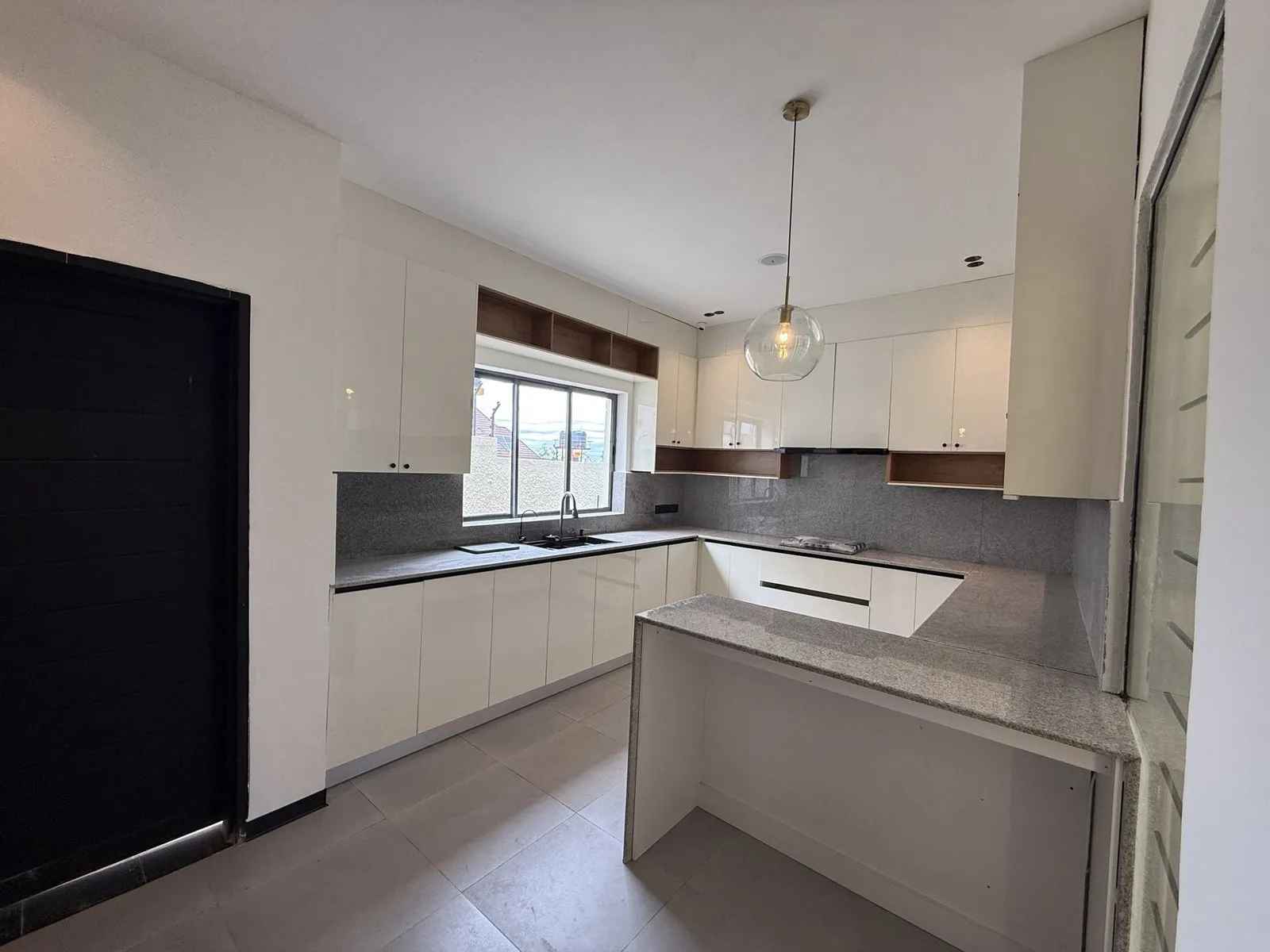 4 Bedroom Contemporary Bungalow photo 3