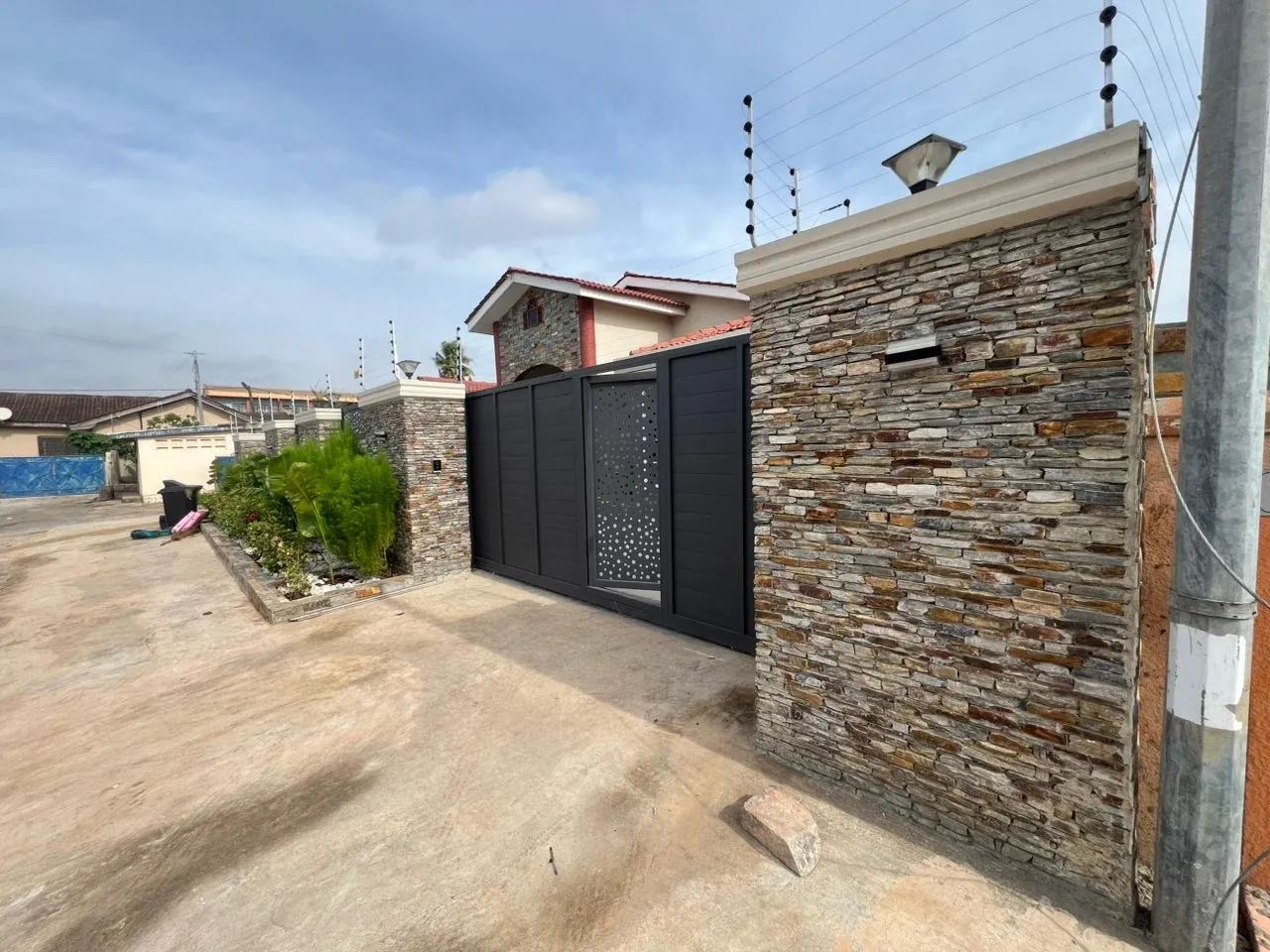 5 Bedroom Semi-Finished House — Tema
