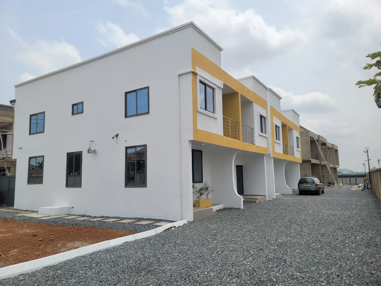 Contemporary 2-Bedroom Townhomes — Tema