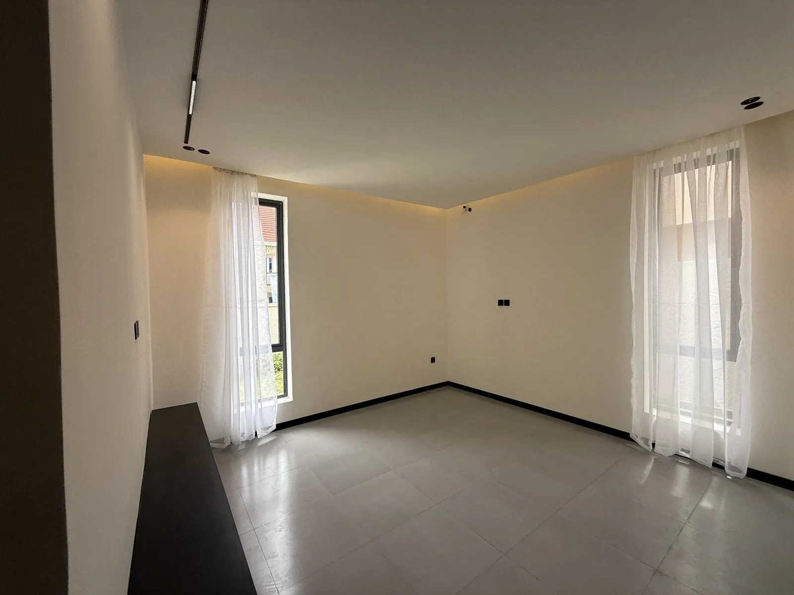 4 Bedroom Contemporary Bungalow photo 6
