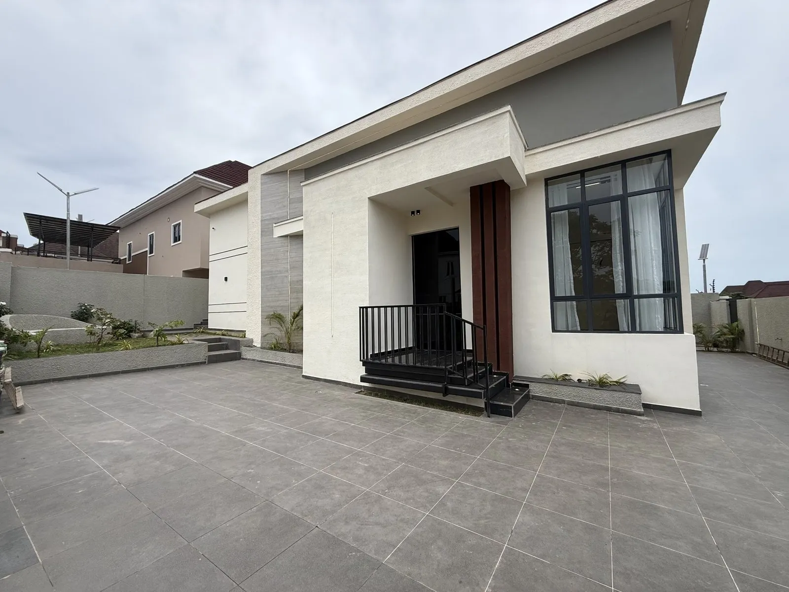 4 Bedroom Contemporary Bungalow photo 1