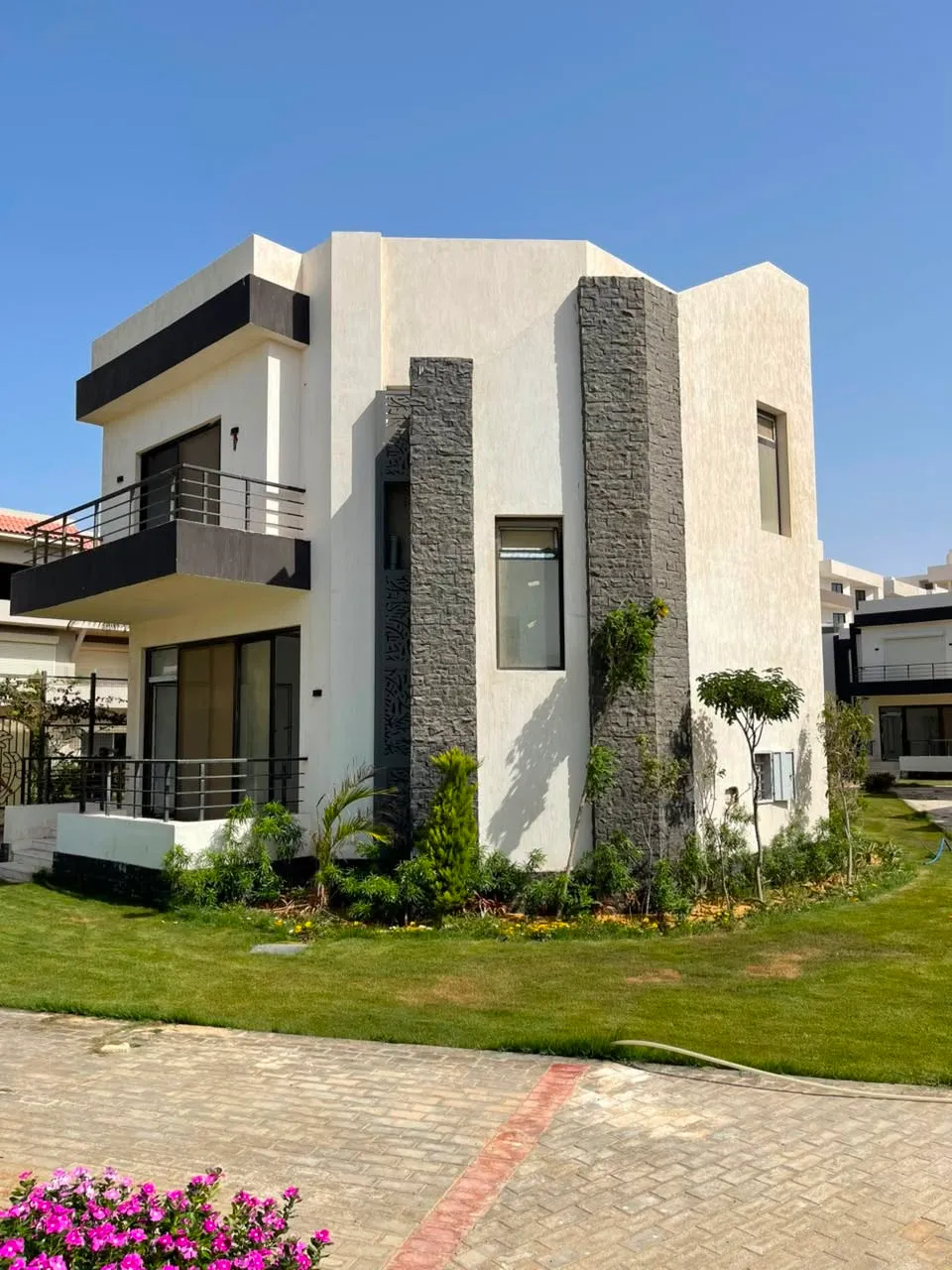 Luxury Twin Villa with Direct Sea View for Sale - Image 3