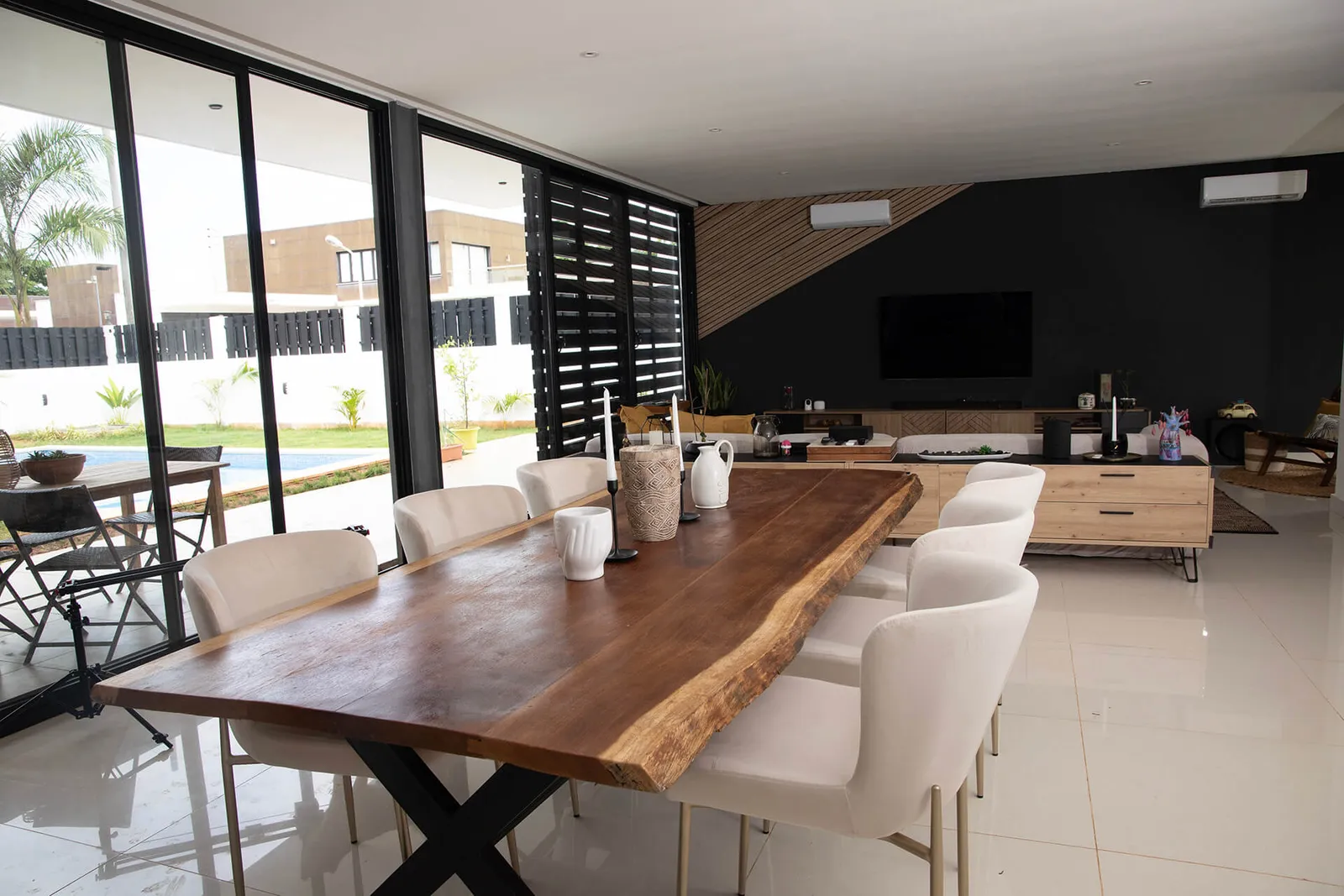V5 Villa Condomínio Russinha — Luanda