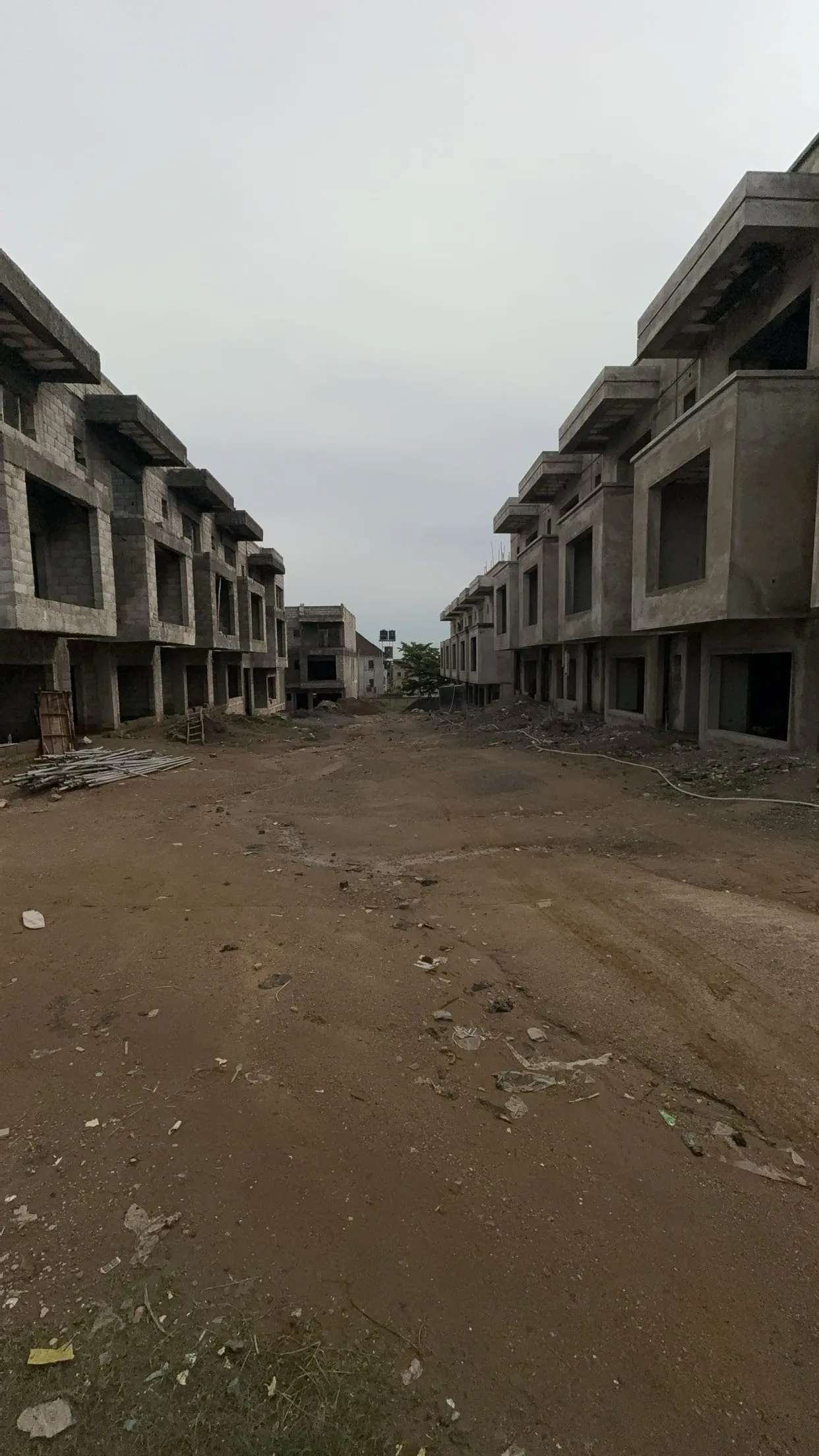 The street formed between two rows of terrace shells at Emerald City