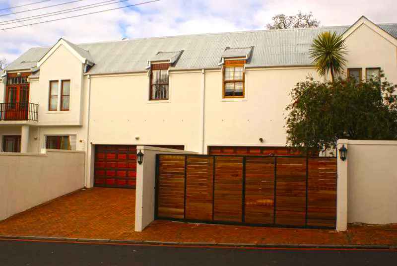 Oaks on the Avenue — Newlands