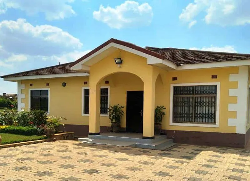 L4-- LUXURIOUS FOUR BEDROOM BUNGALOW