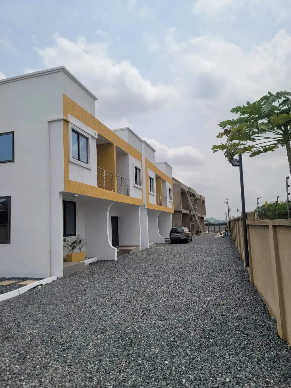 Contemporary 2-Bedroom Townhomes — Tema