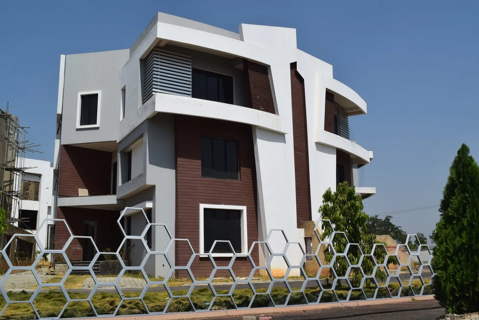 Hexagon Courtyard — Abuja
