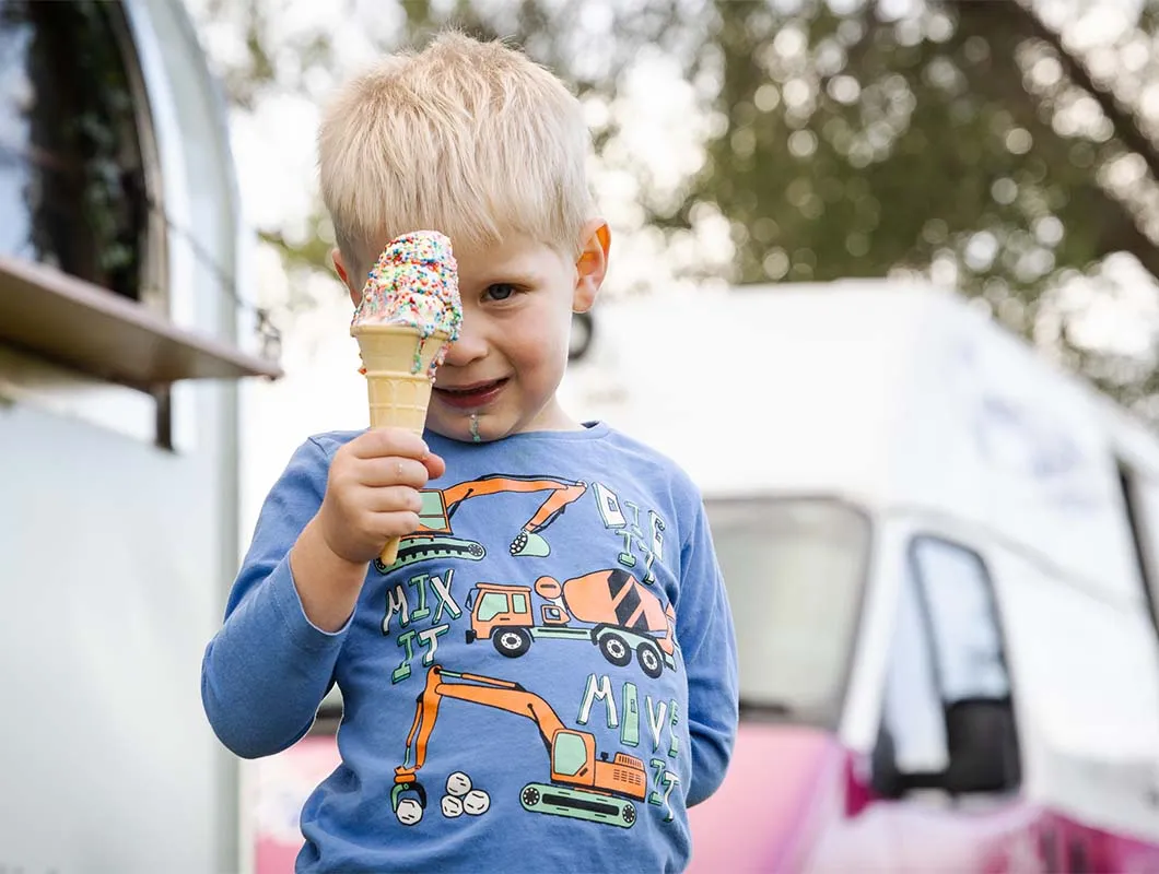 Clementine Telethon launch, child with ice cream
