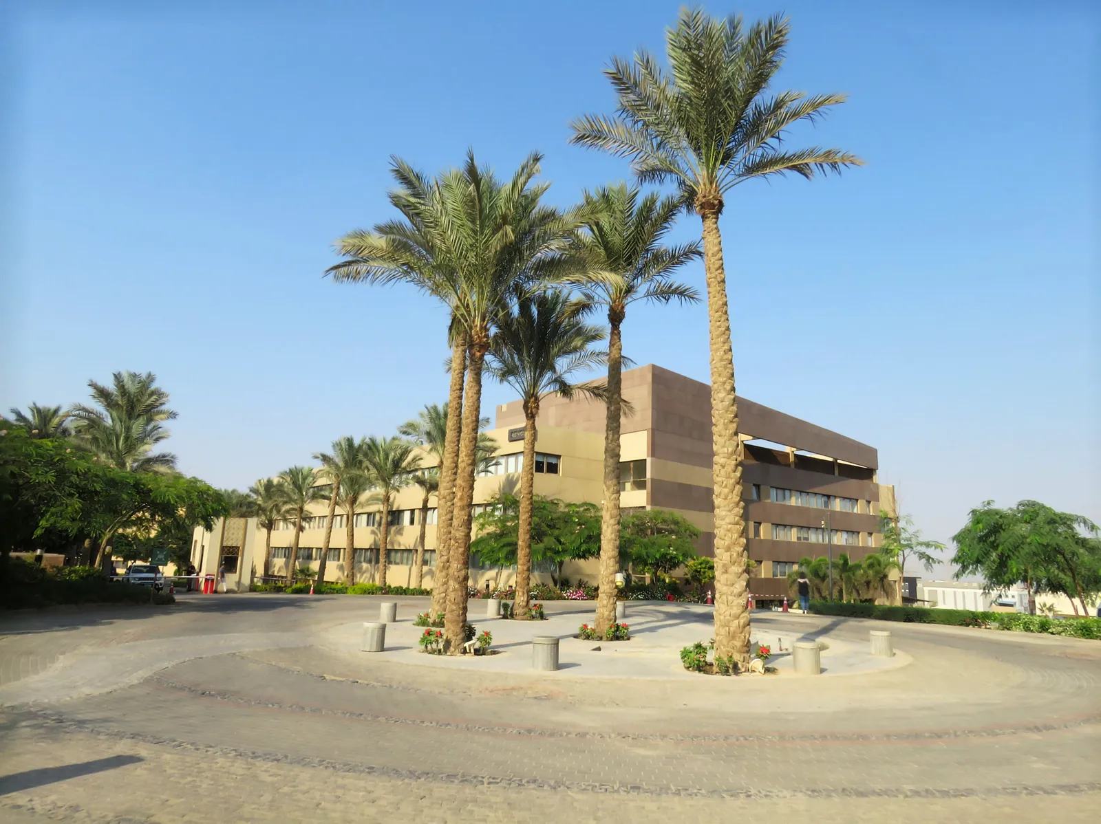 Pyramids Heights Business District — Giza
