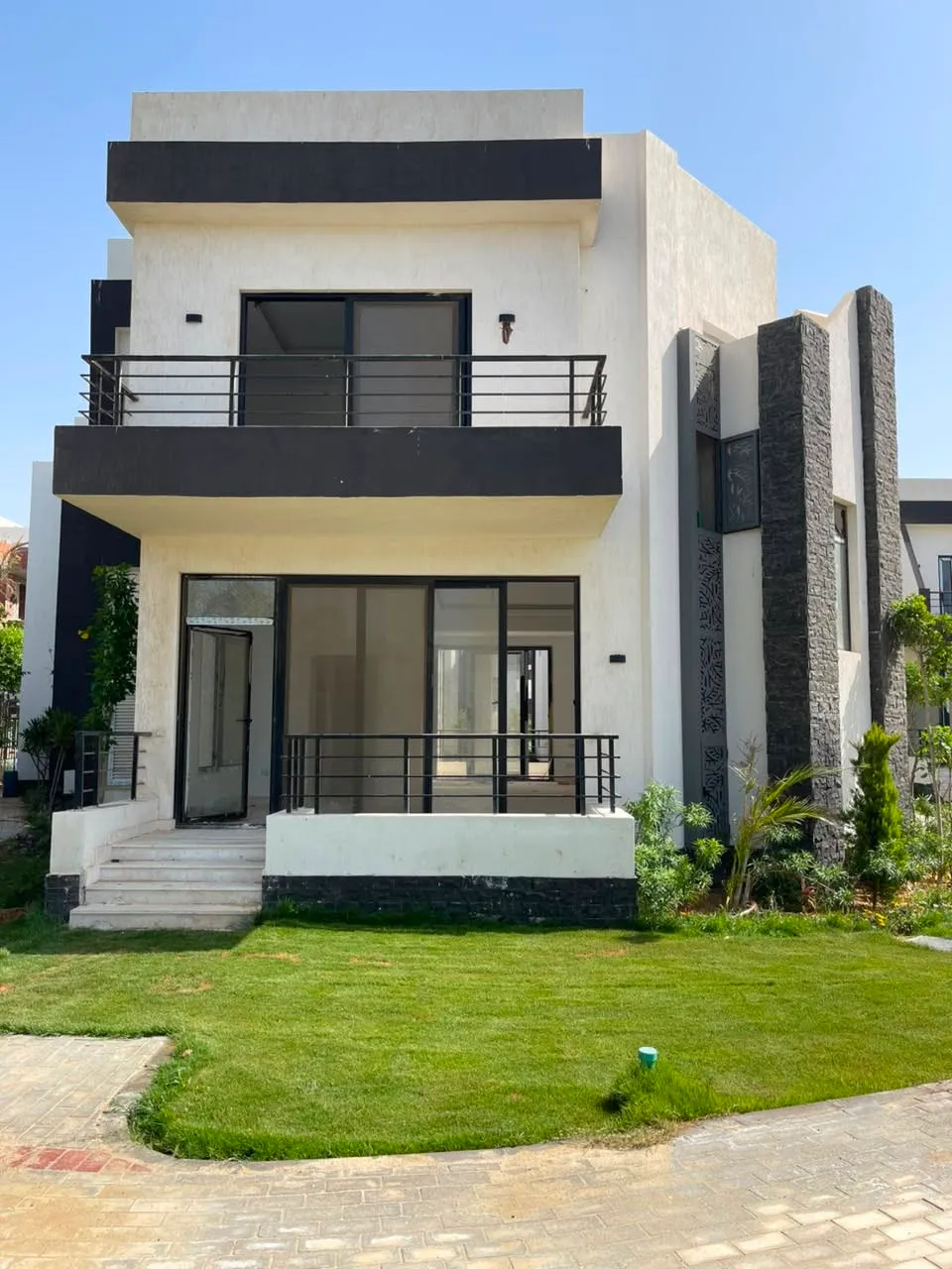 Luxury Twin Villa with Direct Sea View for Sale - Image 4