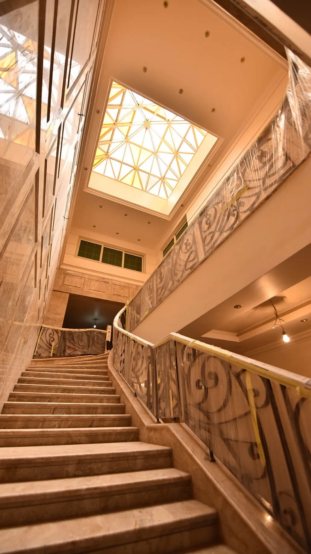 Queen Plaza — Alexandria