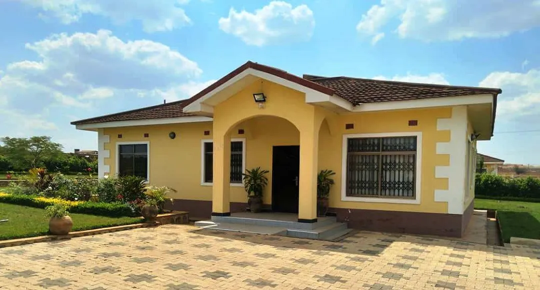L4-- LUXURIOUS FOUR BEDROOM BUNGALOW