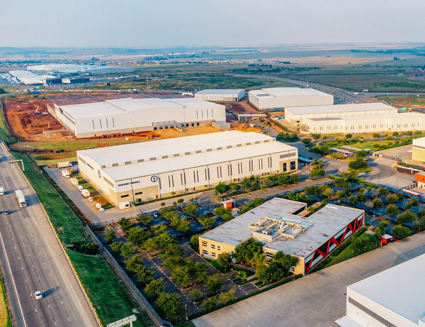 Plumbago is South Africas largest and biggest logistics park in South Africa. Secure, largest, biggest, industrial and logistics, property, warehouse, biggest logistics park in Africa, South Africa’s Leading Logistics and Distribution Hub