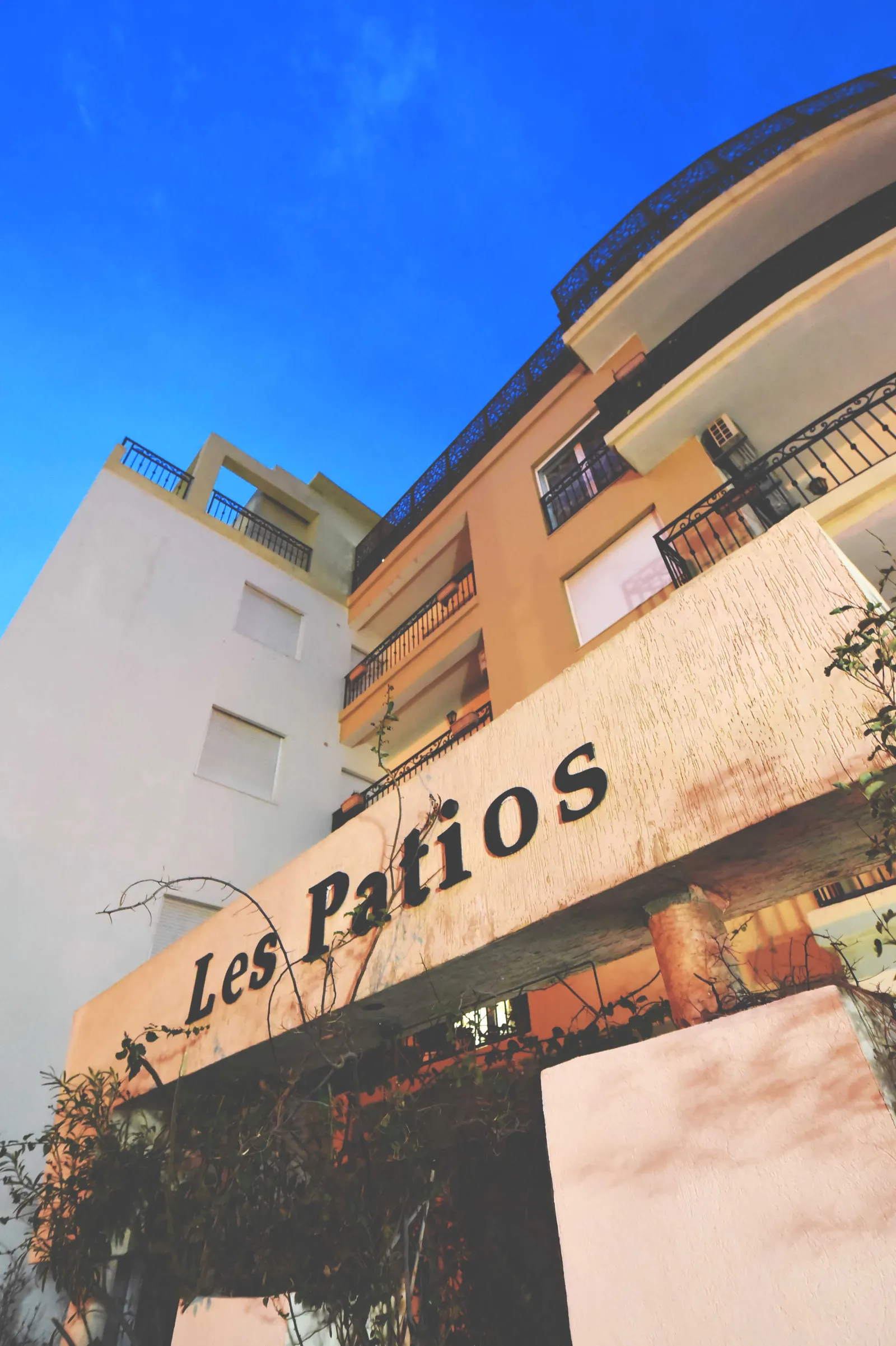 Les Patios — El Achour