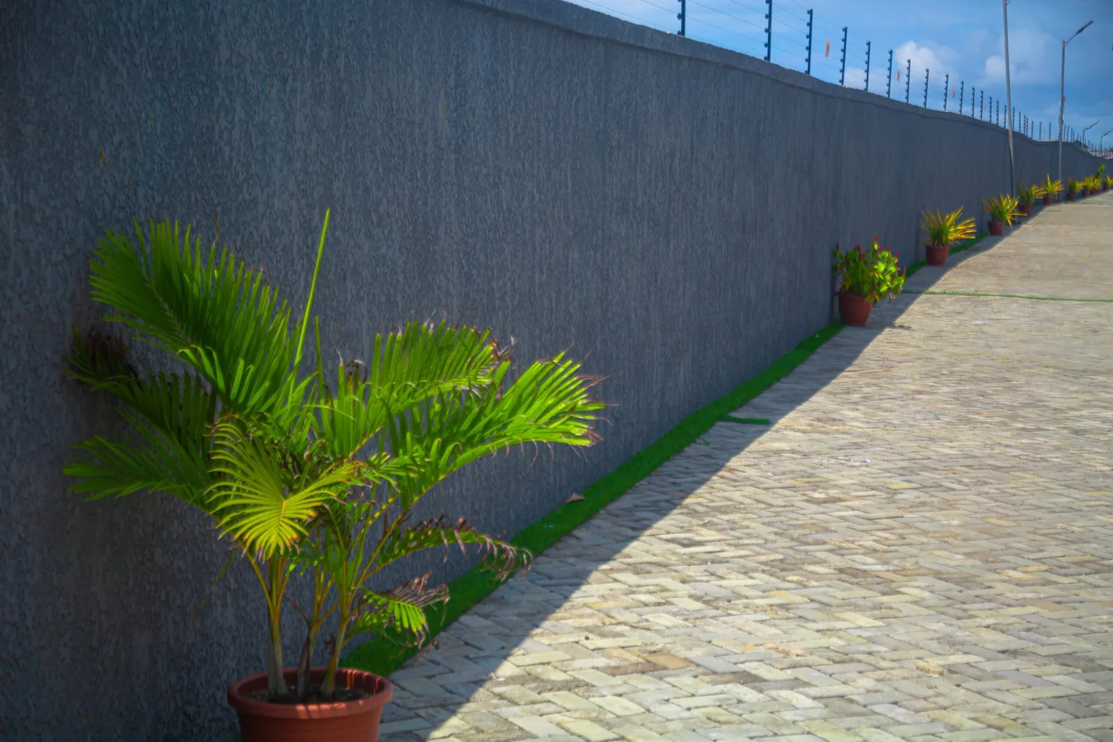 DE CASTLE MAX — Lagos