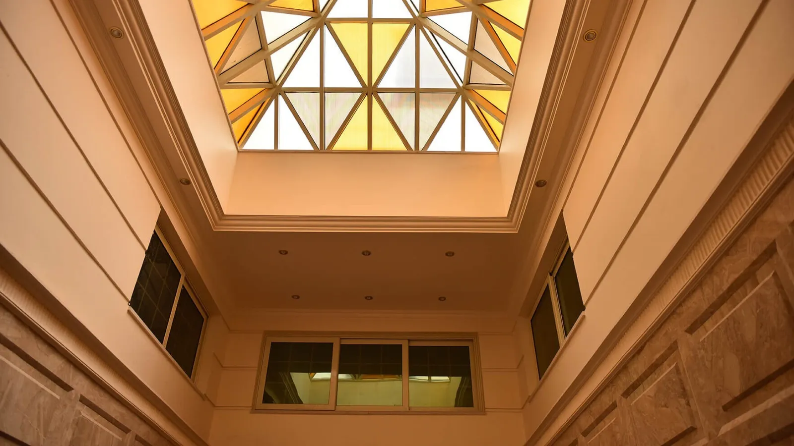 Queen Plaza — Alexandria