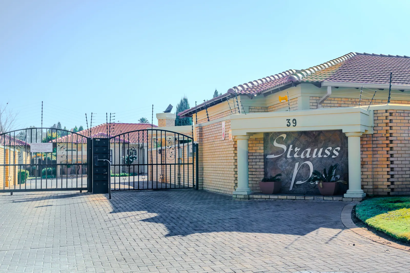 Strauss Park
