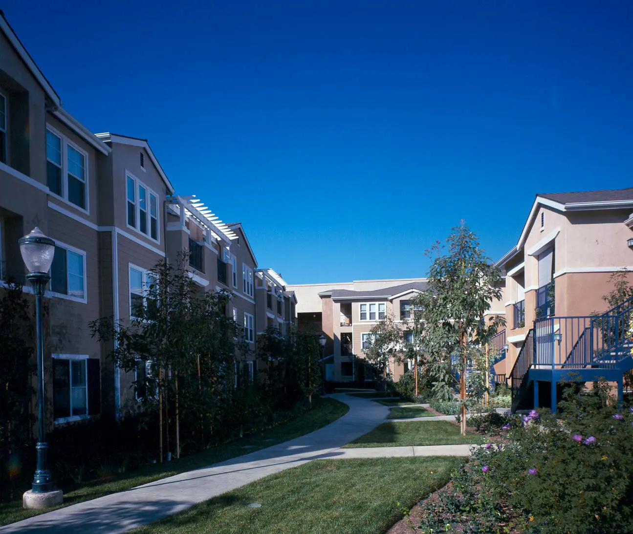 Somerset Glen — La Mirada