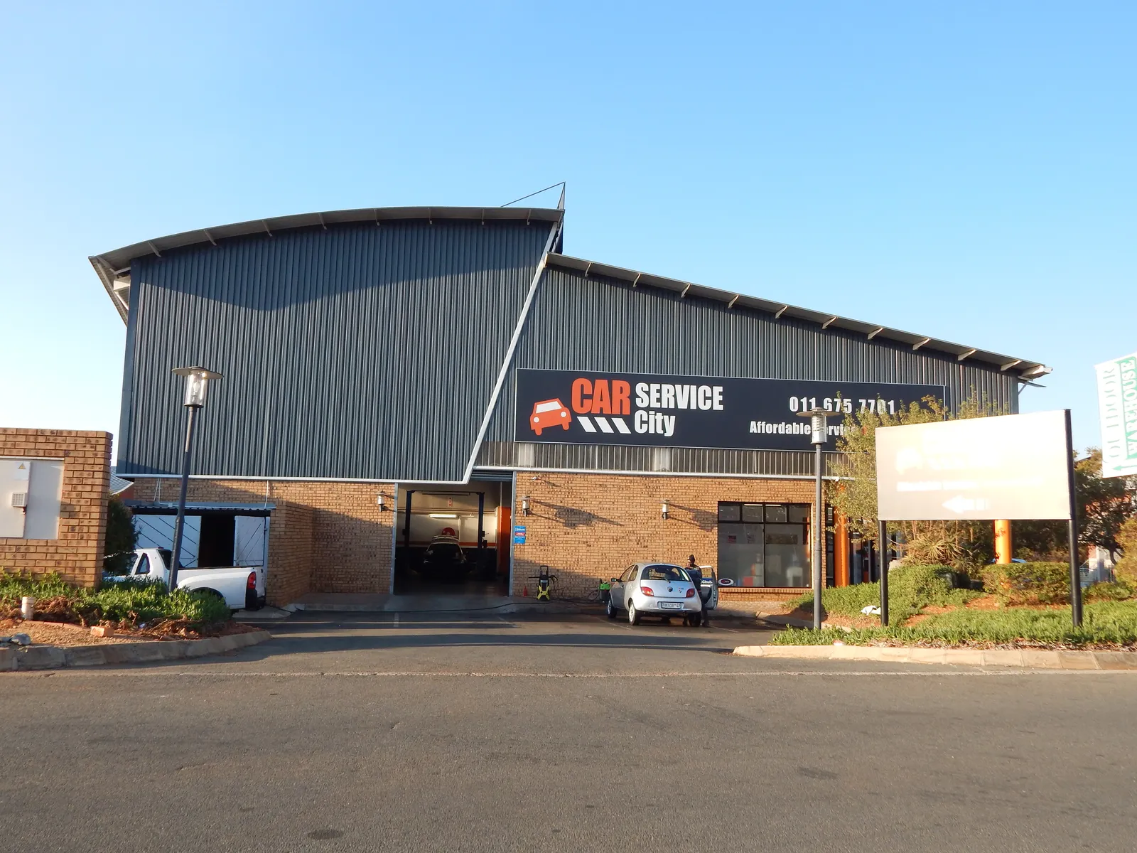 Car Service City – Retail crossing