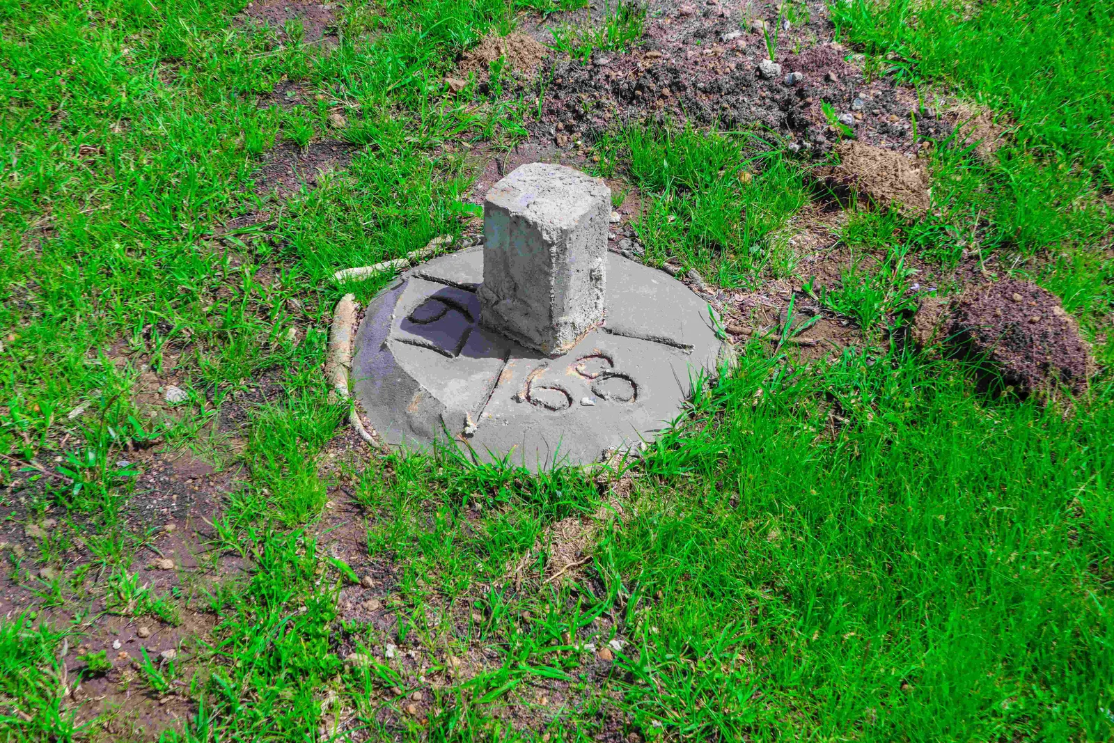 PLOTS FOR SALE IN KANGUNDO ROAD 445K (SQUARE LONDON TALA)