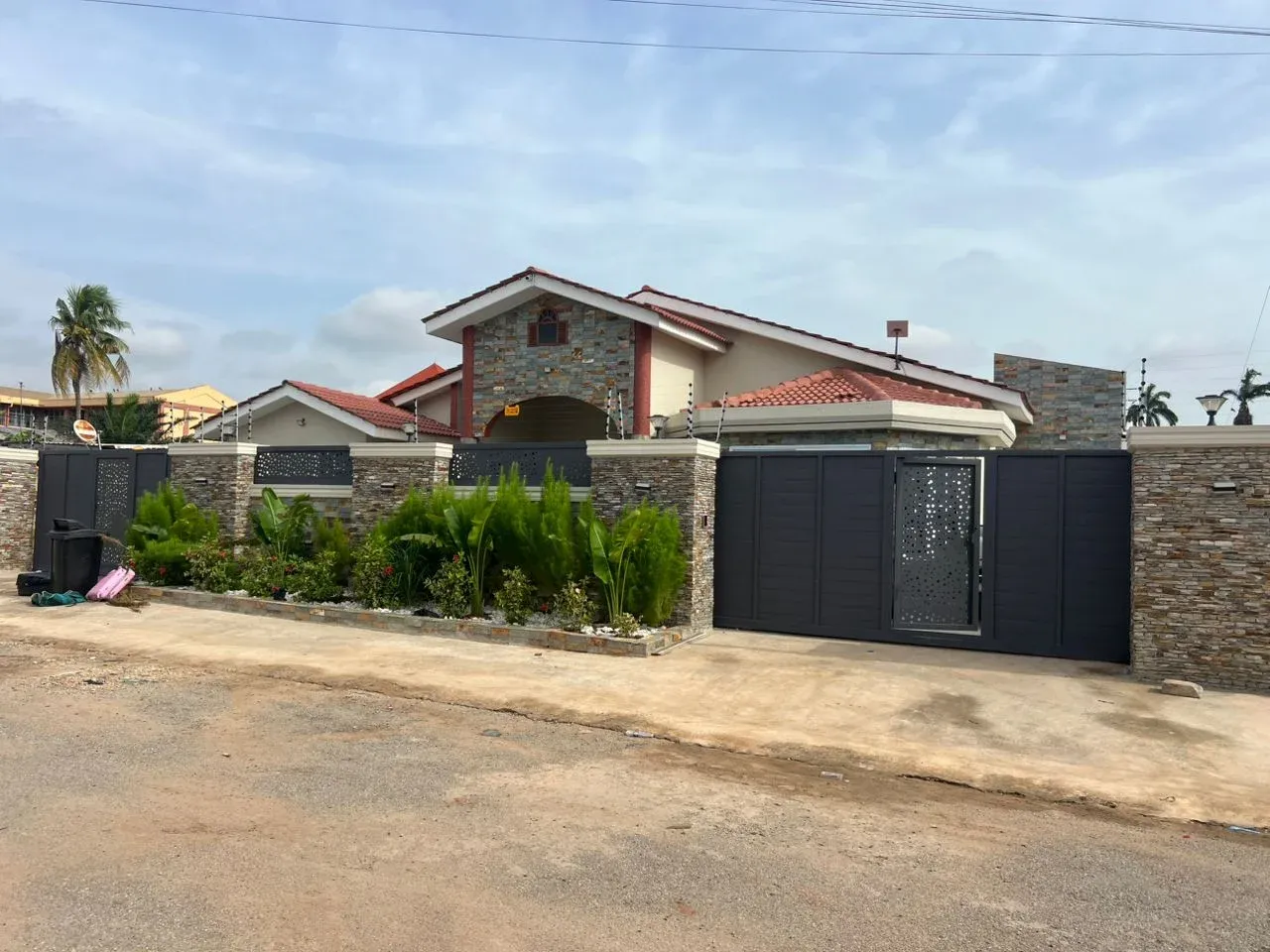 5 Bedroom Semi-Finished House — Tema