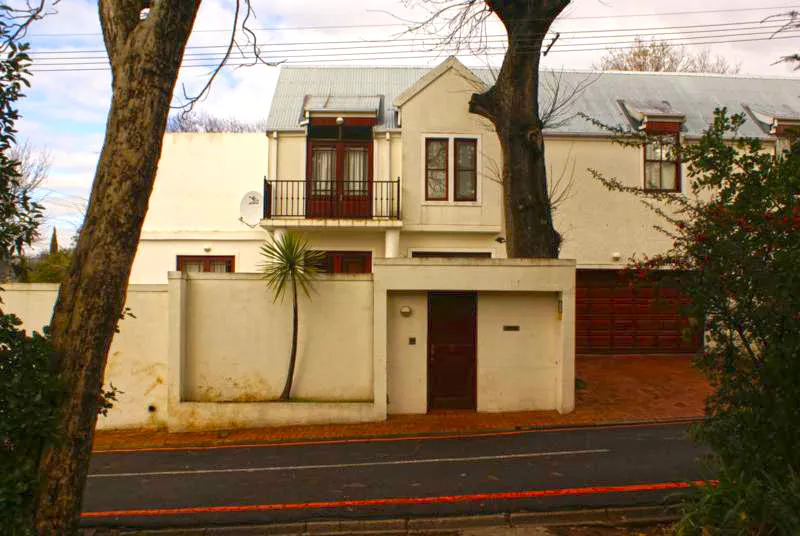 Oaks on the Avenue — Newlands
