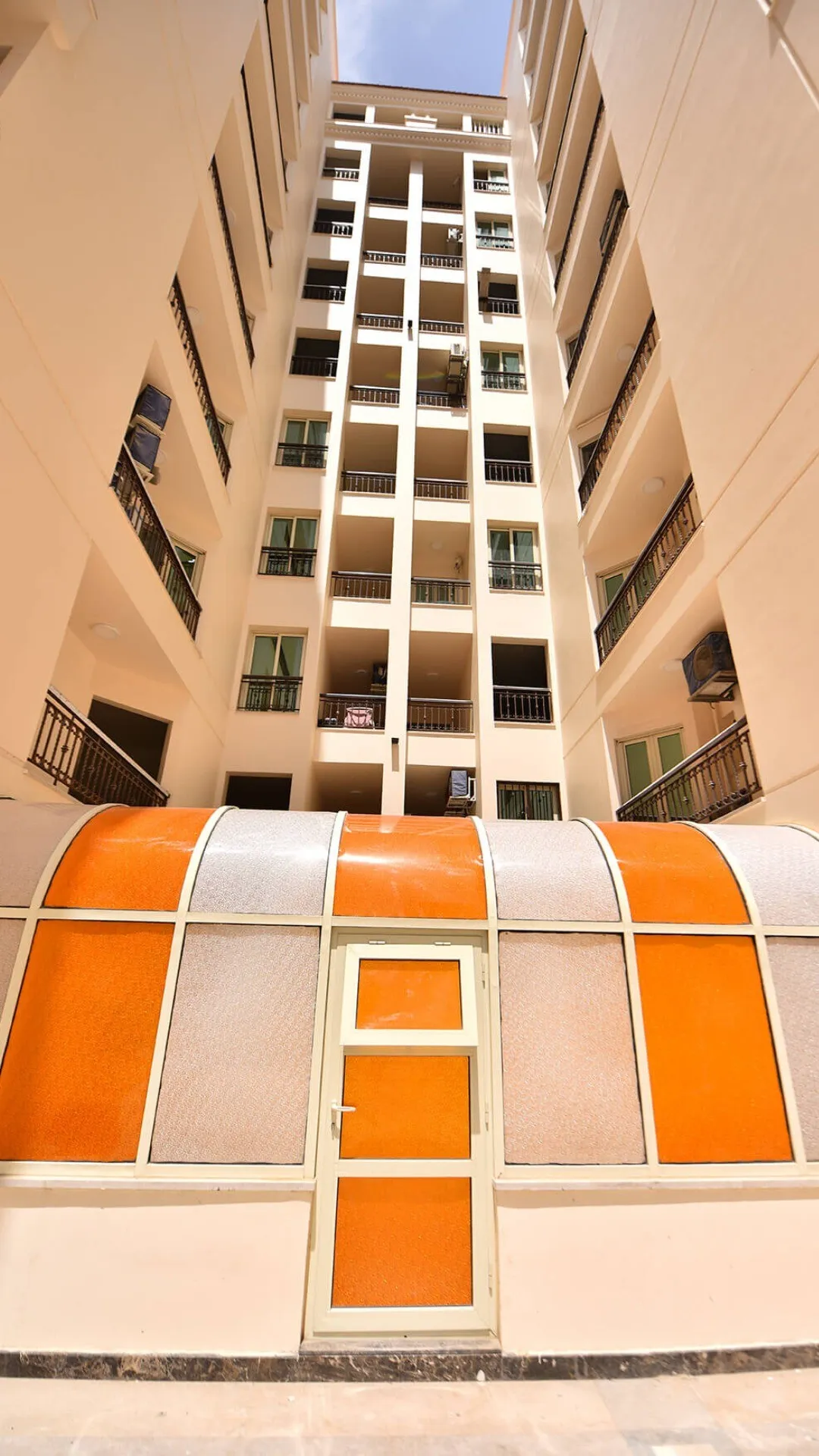 Queen Plaza — Alexandria