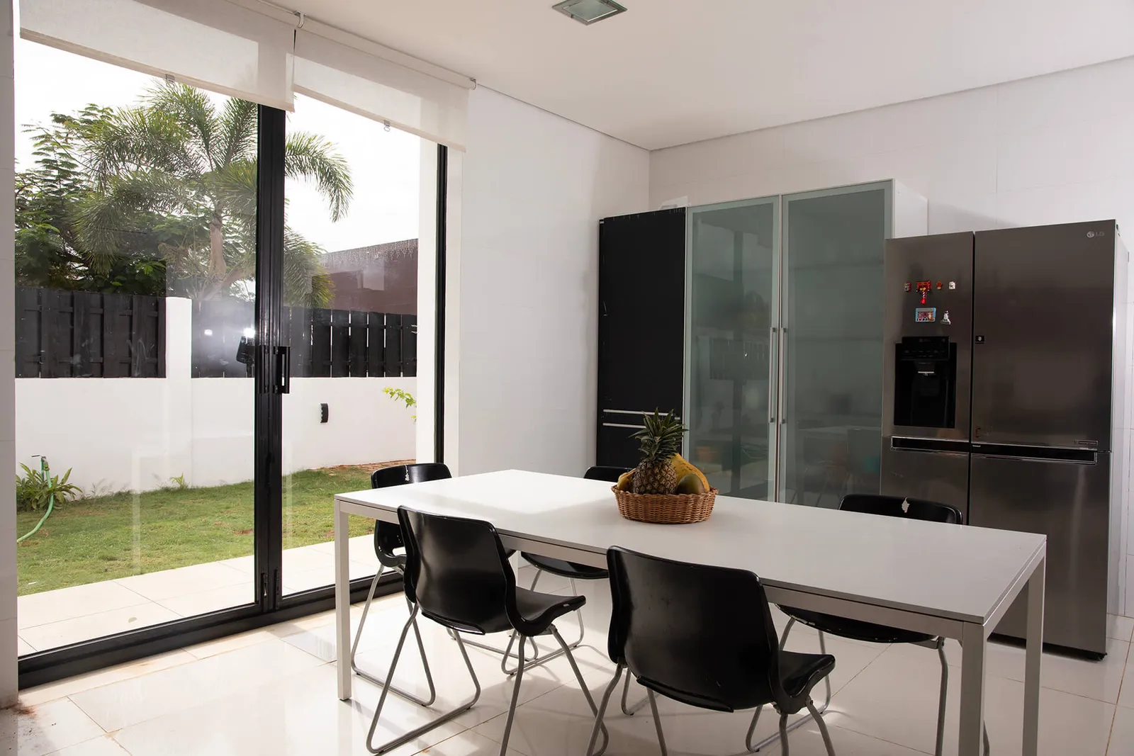 V5 Villa Condomínio Russinha — Luanda