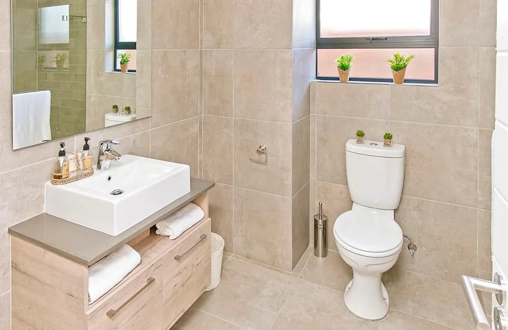 IQ-Arabella-Bathroom-with-Toilet-and-Sink