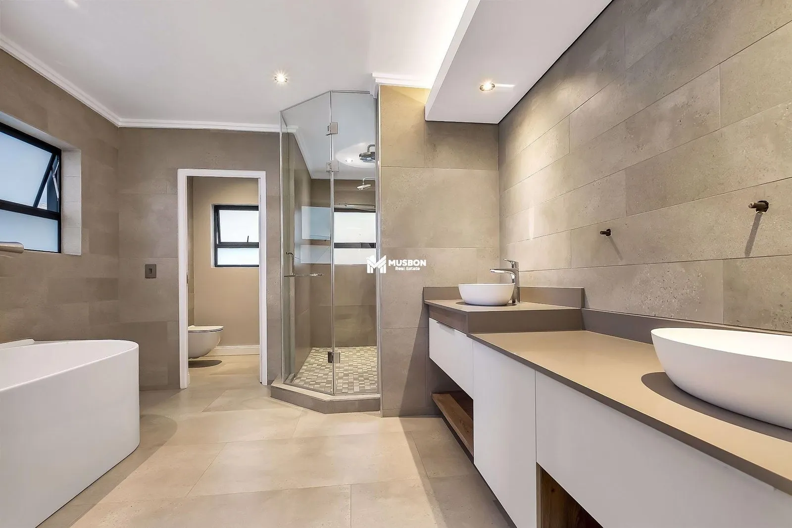 Luxurious mansion for sale in kigo — Kampala