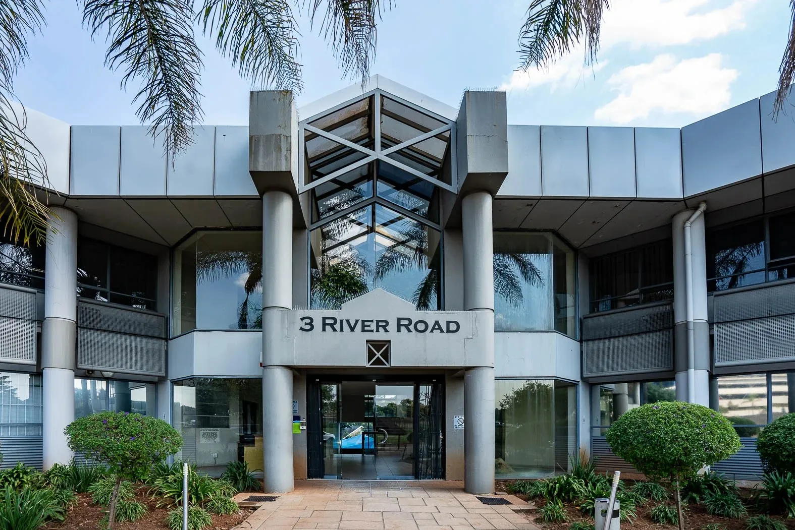 3 River Road — Bedfordview