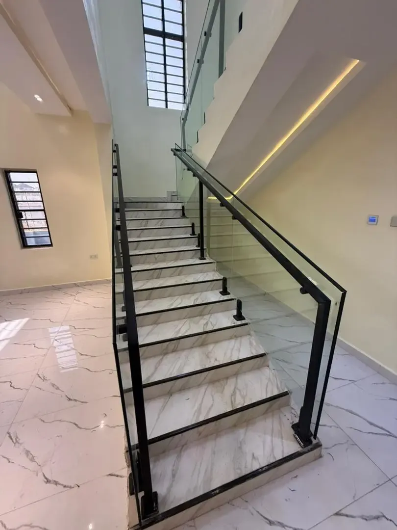 Luxury 4-Bedroom Duplex with Gatehouse photo 3