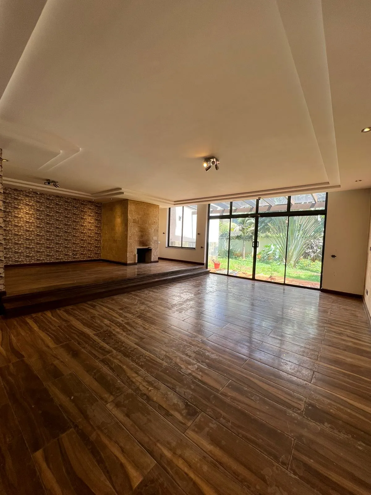 5 BEDROOM TOWNHOUSE FOR SALE IN LAVINGTON WITH DSQ — Nairobi