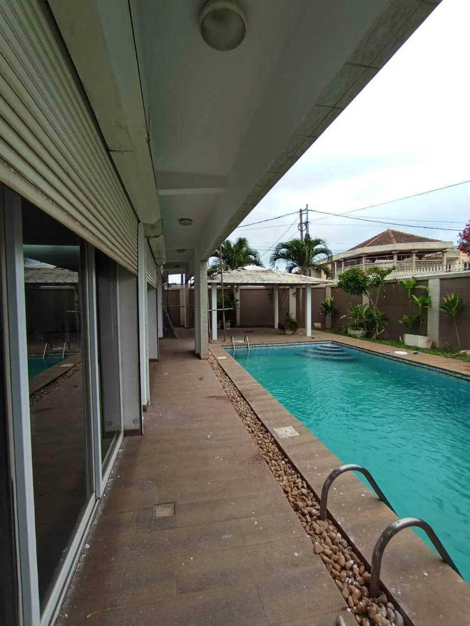 VILLA TRIPLEX AVEC PISCINE À KODJOVIAKOPE