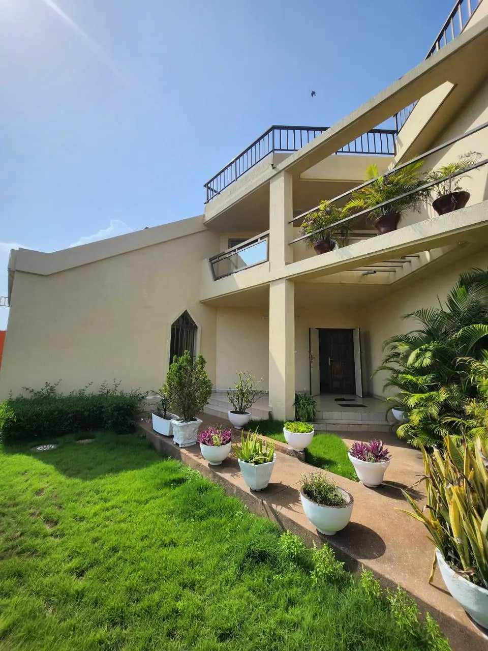VILLA DUPLEX À BAGUIDA
